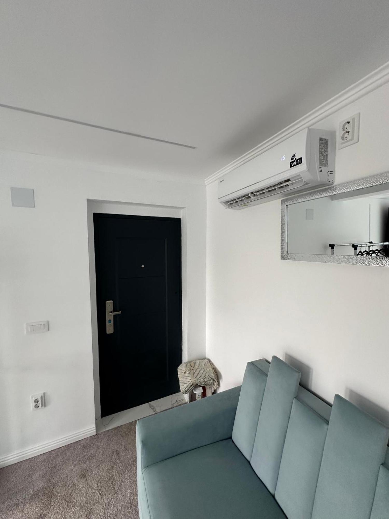 Elegant Escape Central Studio Craiova Exterior foto